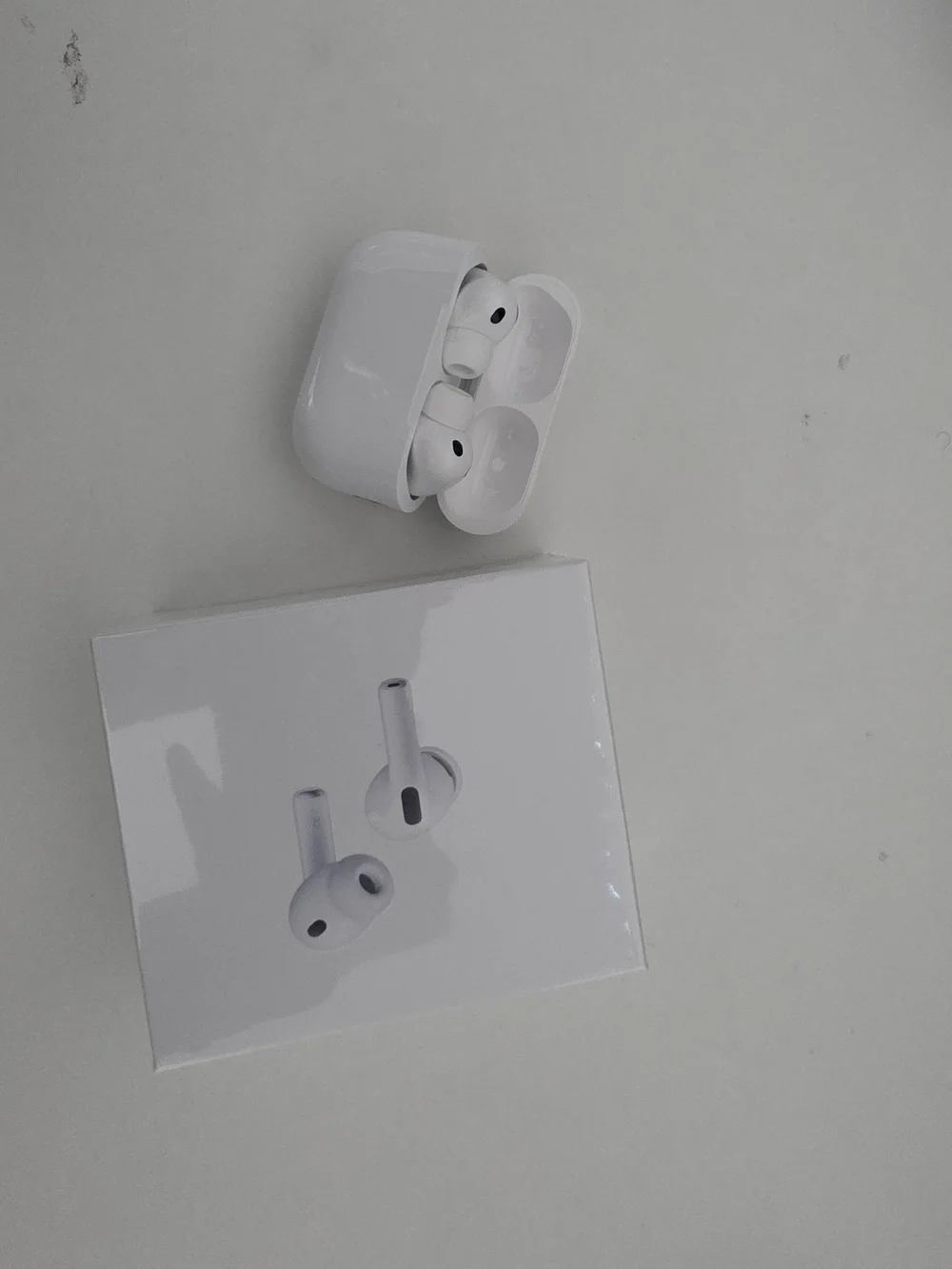 Apple Wireless Earbuds and Charging Case in White